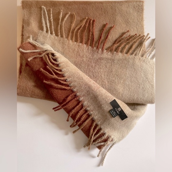 Tumi Scarf - Picture 5 of 6